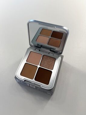 r.e.m. beauty by Ariana Grande eyeshadow